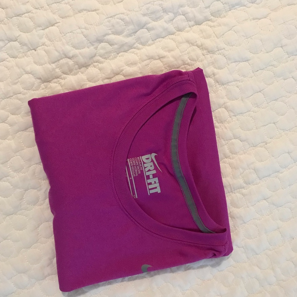 🍭vibrant magenta Nike Dri-fit tee🍭